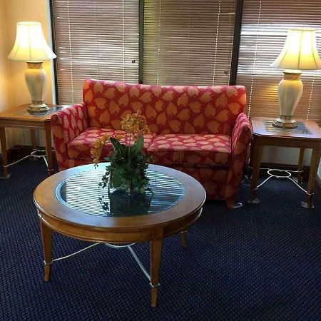 Astoria Hotel Danville North מראה חיצוני תמונה