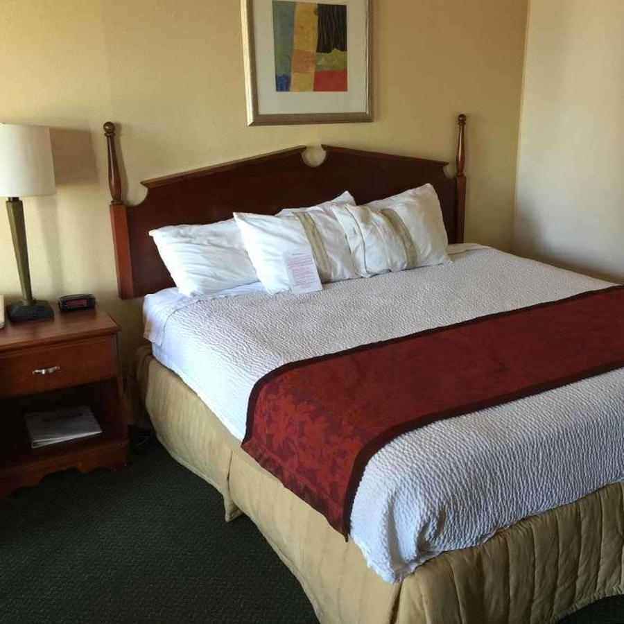 Astoria Hotel Danville North מראה חיצוני תמונה