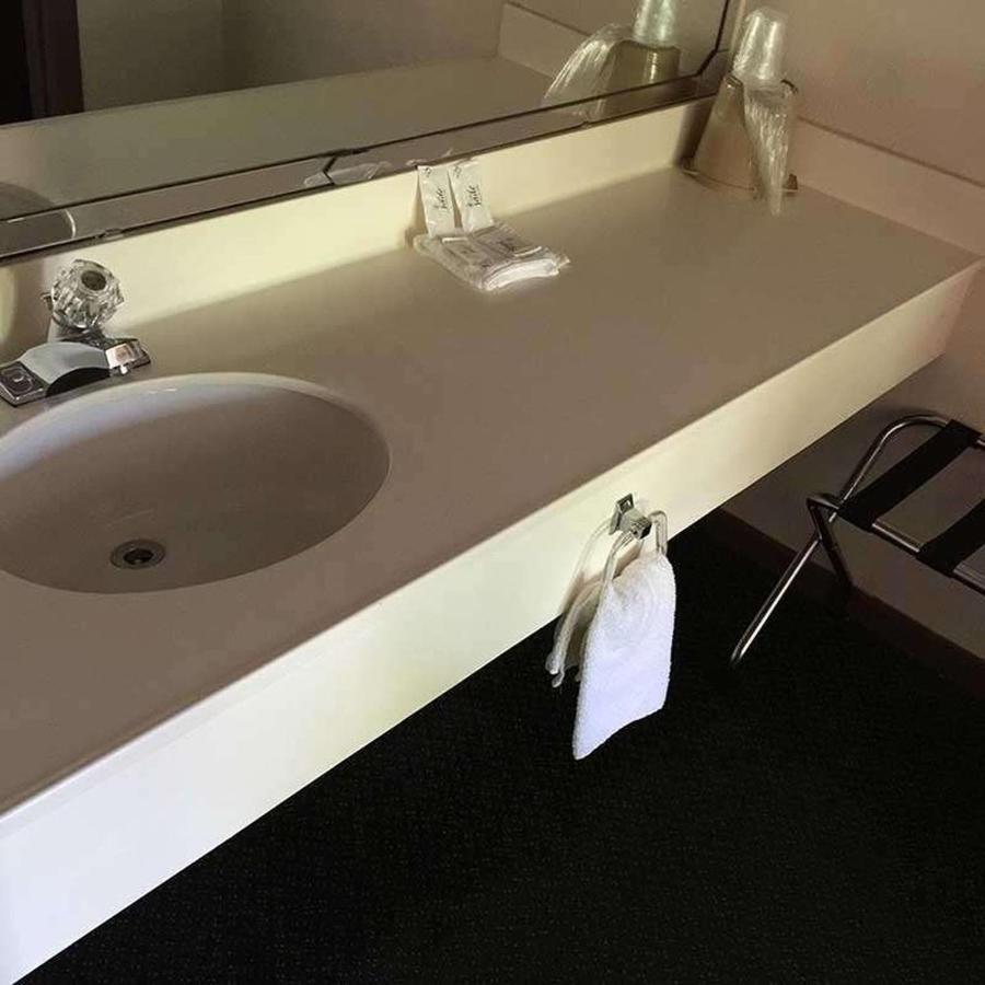 Astoria Hotel Danville North מראה חיצוני תמונה