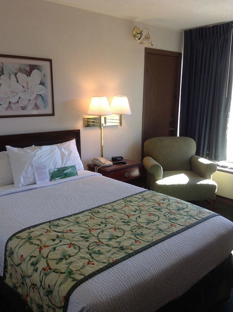Astoria Hotel Danville North מראה חיצוני תמונה