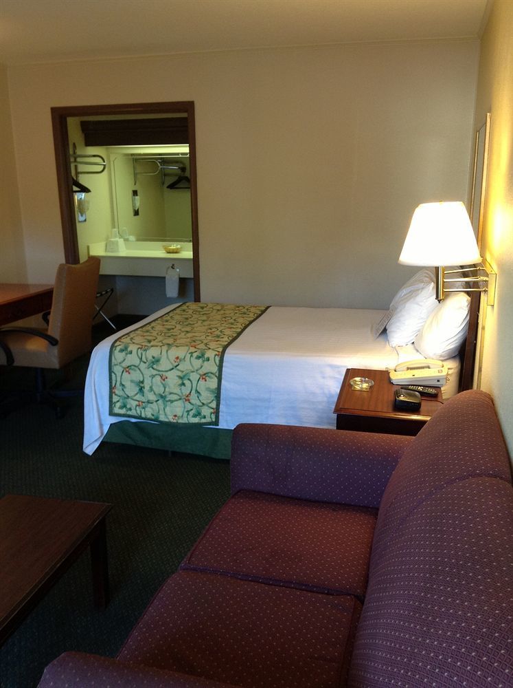 Astoria Hotel Danville North מראה חיצוני תמונה