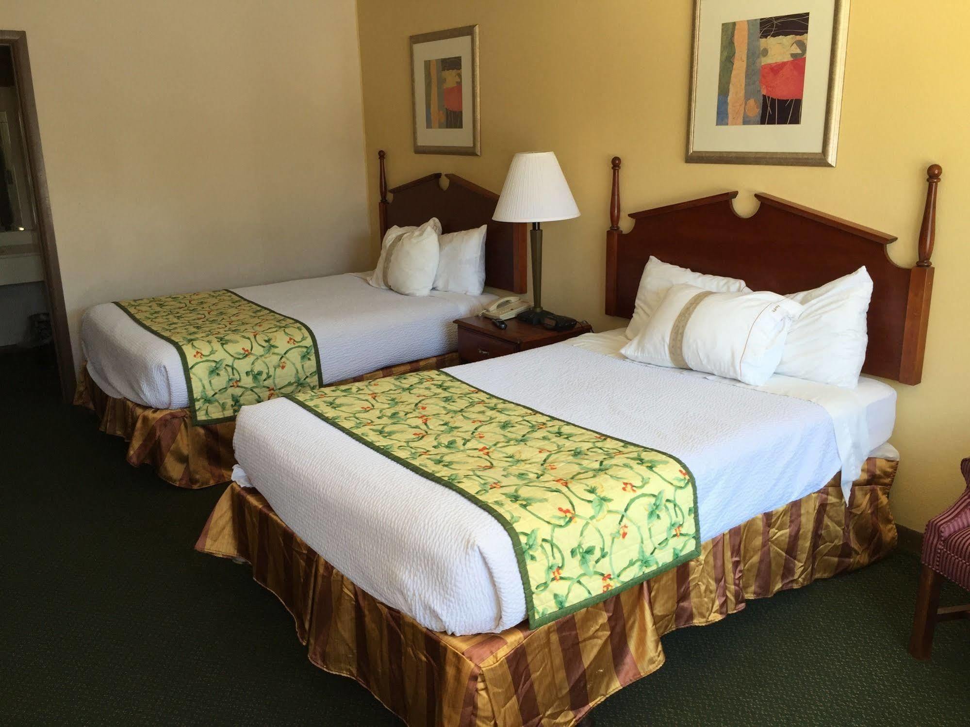 Astoria Hotel Danville North מראה חיצוני תמונה