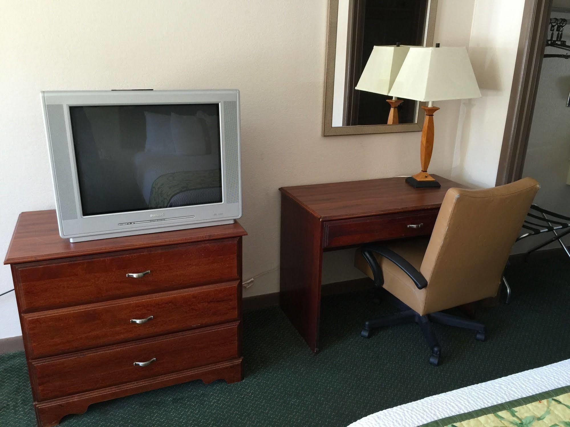 Astoria Hotel Danville North מראה חיצוני תמונה